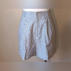 Black & White Short !